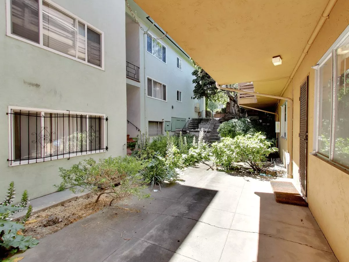 275 Vernon photo 5