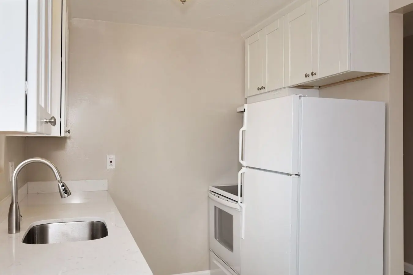 Nicely Updated Unit In Gated Community Close To Highland Hospital photo 2