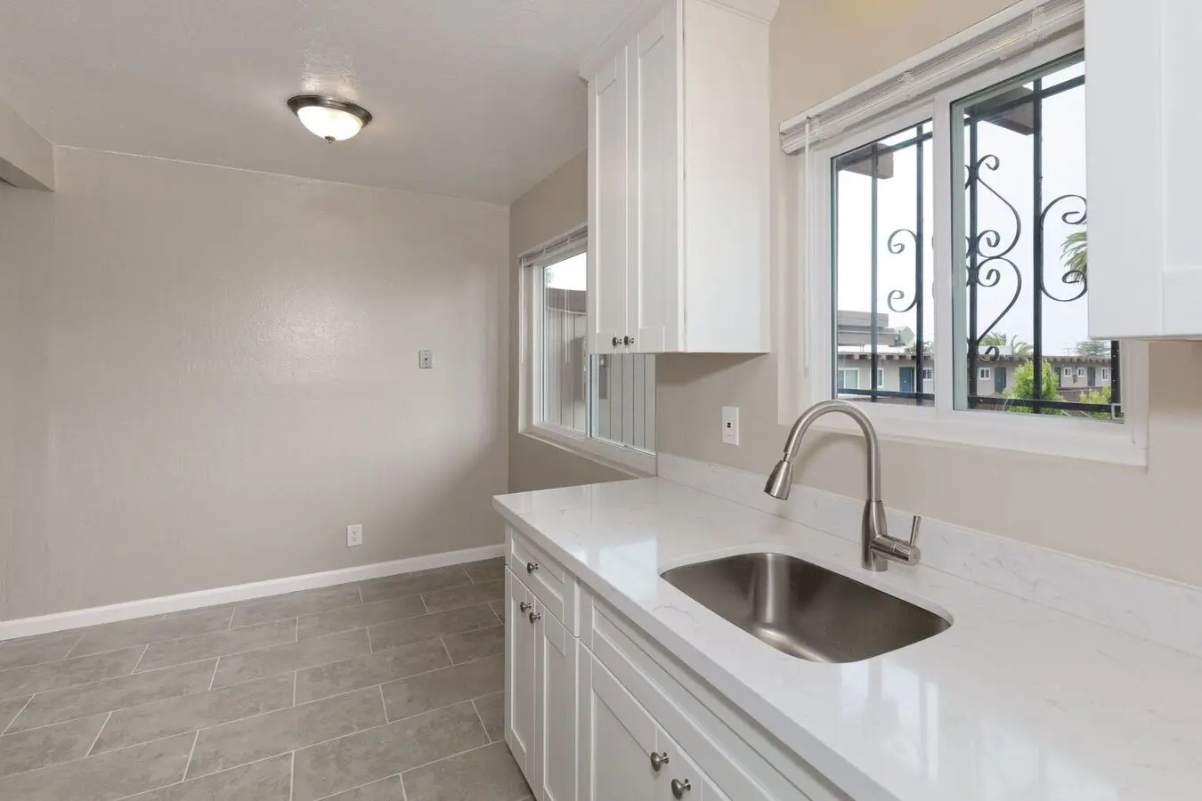 Nicely Updated Unit In Gated Community Close To Highland Hospital