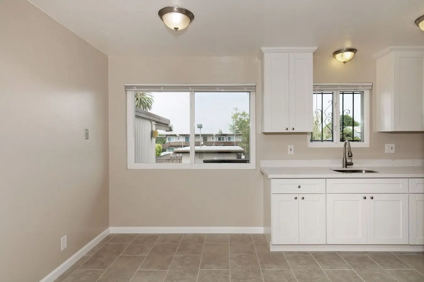 Nicely Updated Unit In Gated Community Close To Highland Hospital photo 3