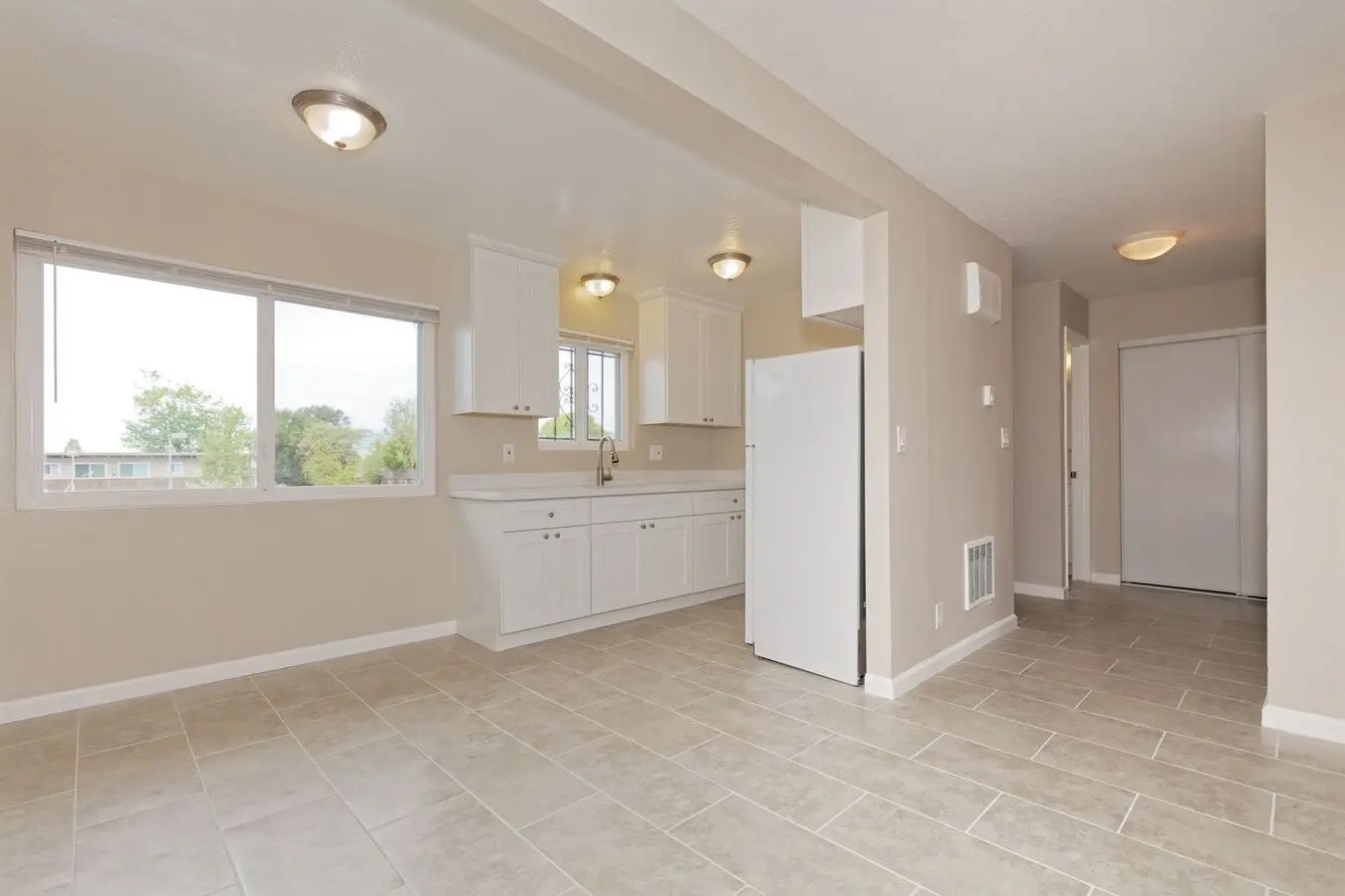 Nicely Updated Unit In Gated Community Close To Highland Hospital photo 5