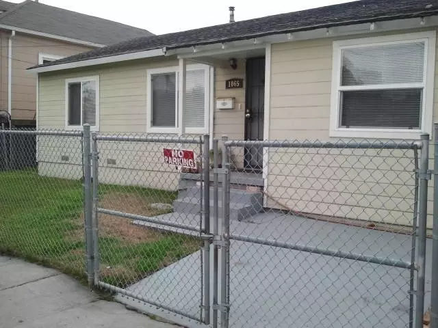 3 Bedroom 1 Bathroom House in Oakland photo 2