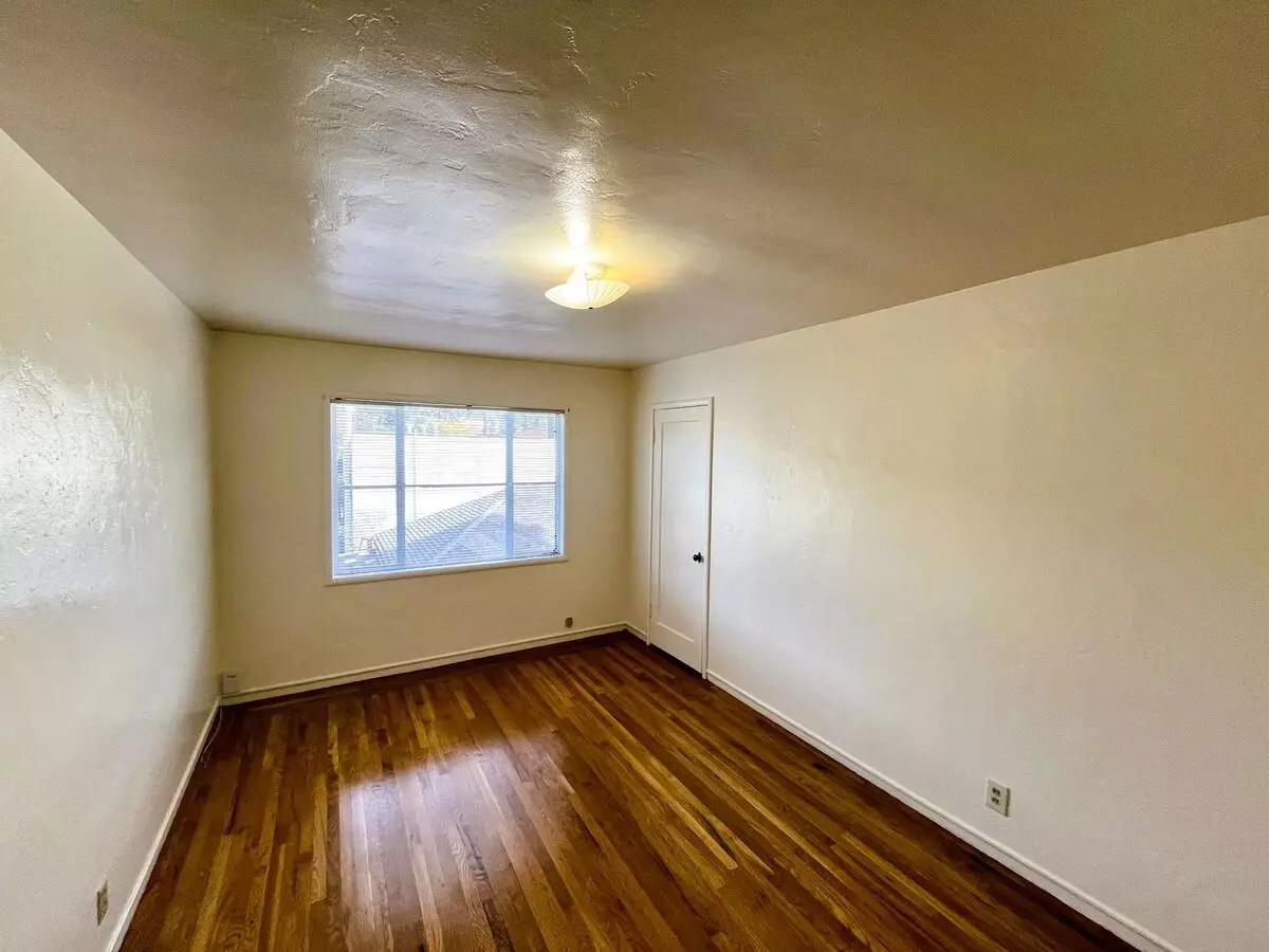 3105 High St photo 3