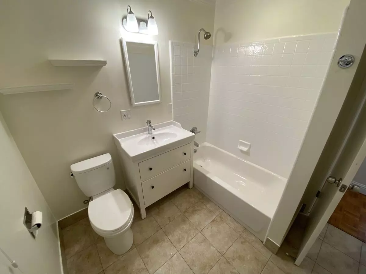 311 Lester Ave, Oakland (Apartment) photo 2