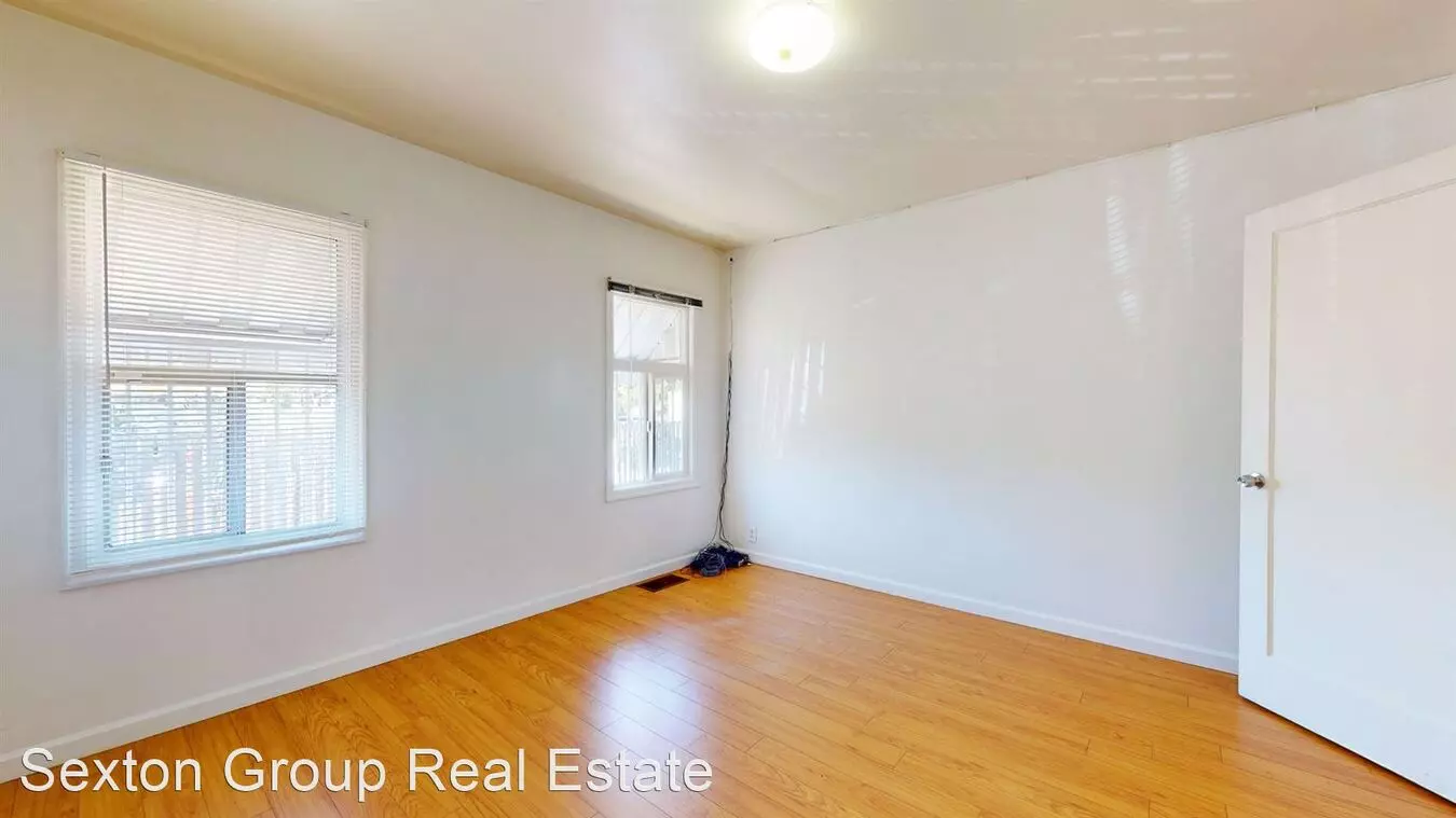 3428 Dimond Ave photo 5