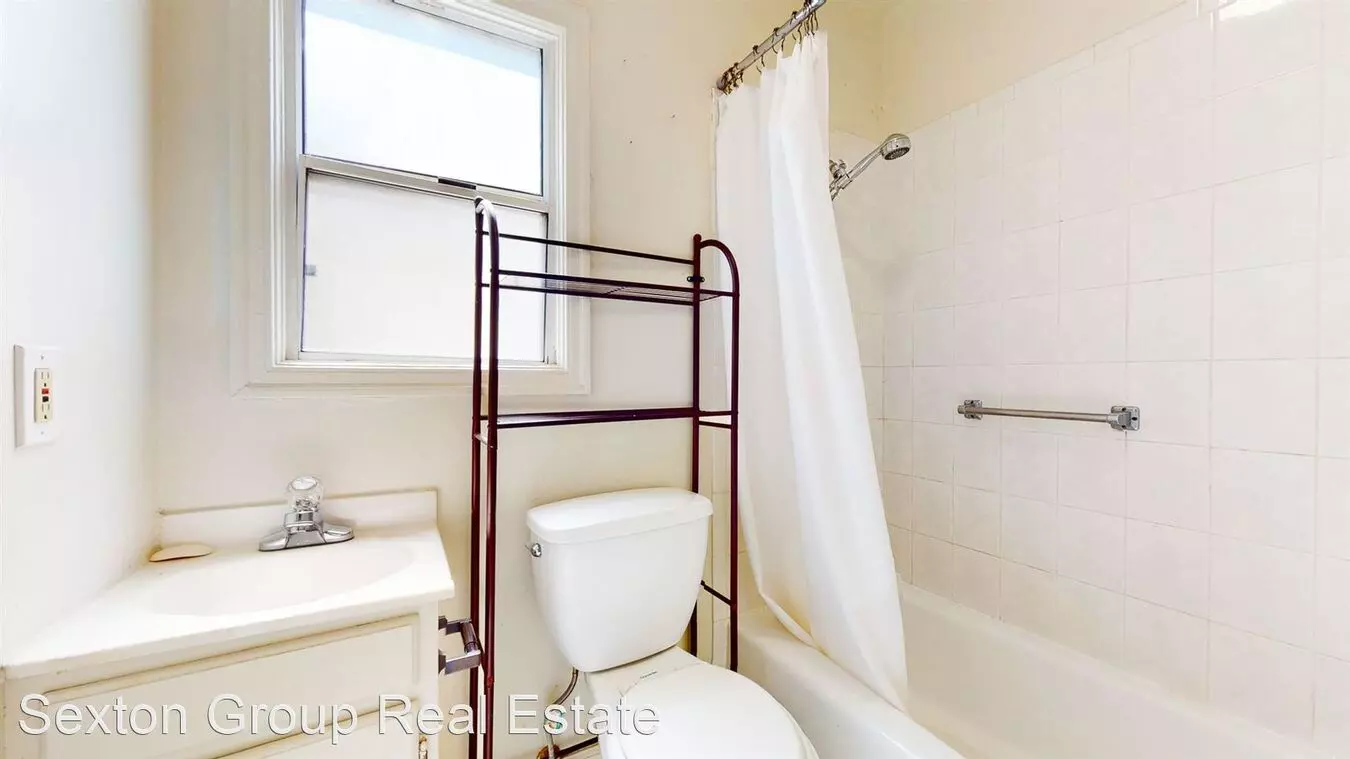 3428 Dimond Ave photo 2