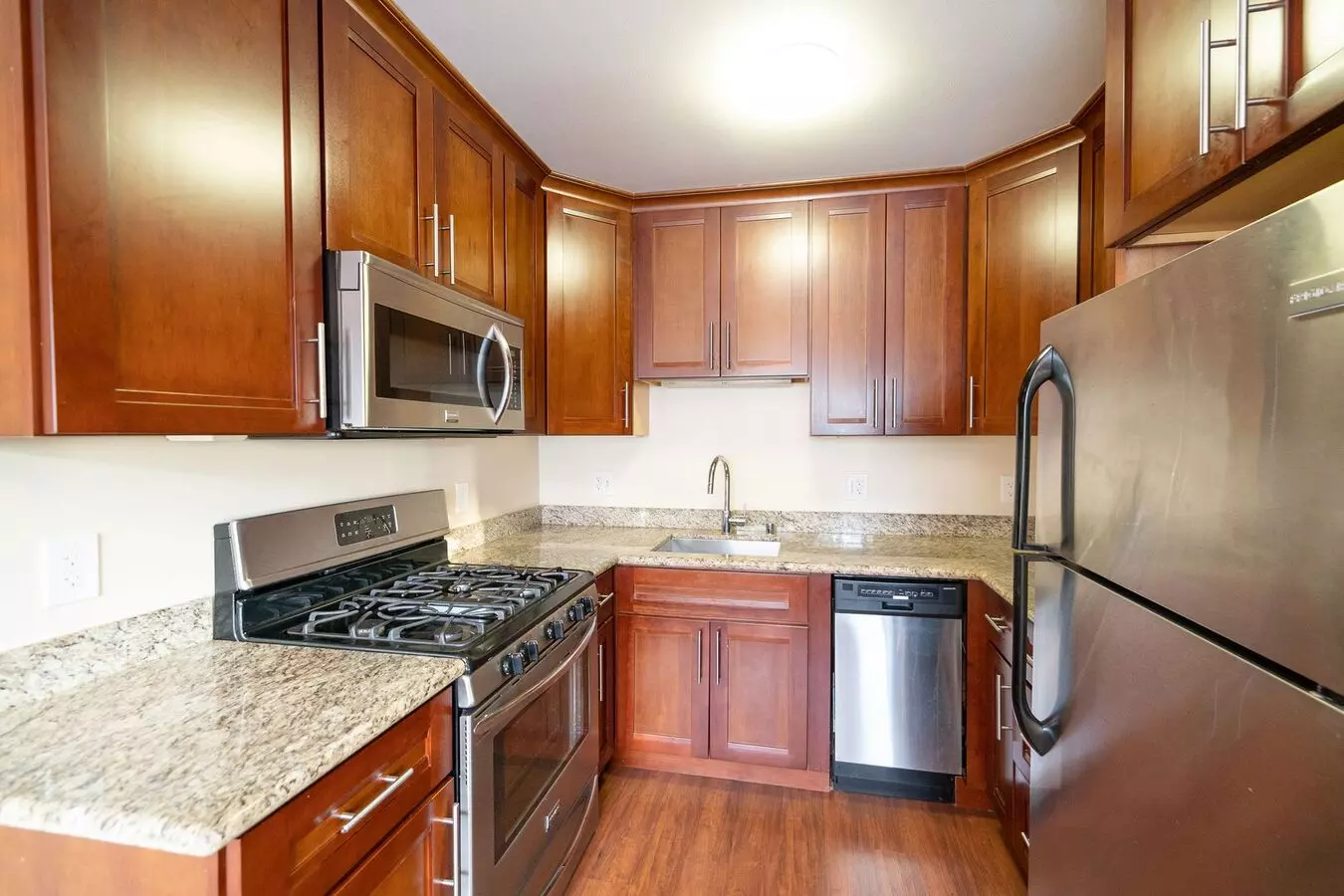 3500 Glen Park photo 2