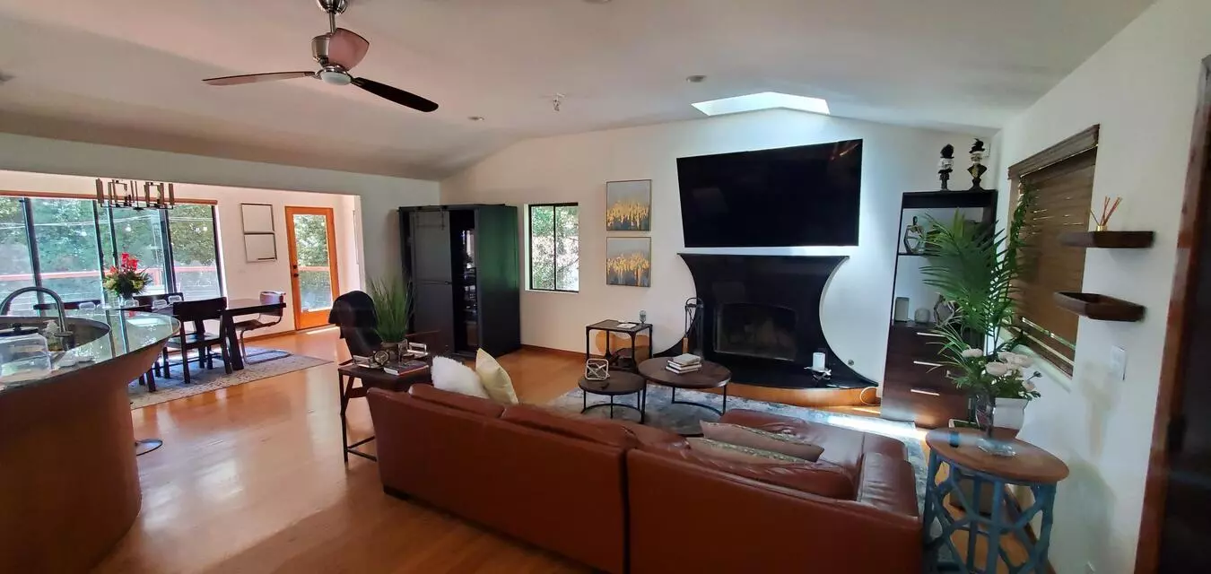 373 Taurus Ave photo 2