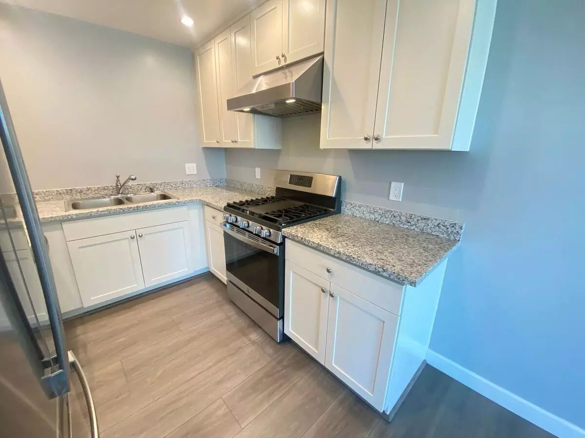 4124 Lyon Ave photo 4