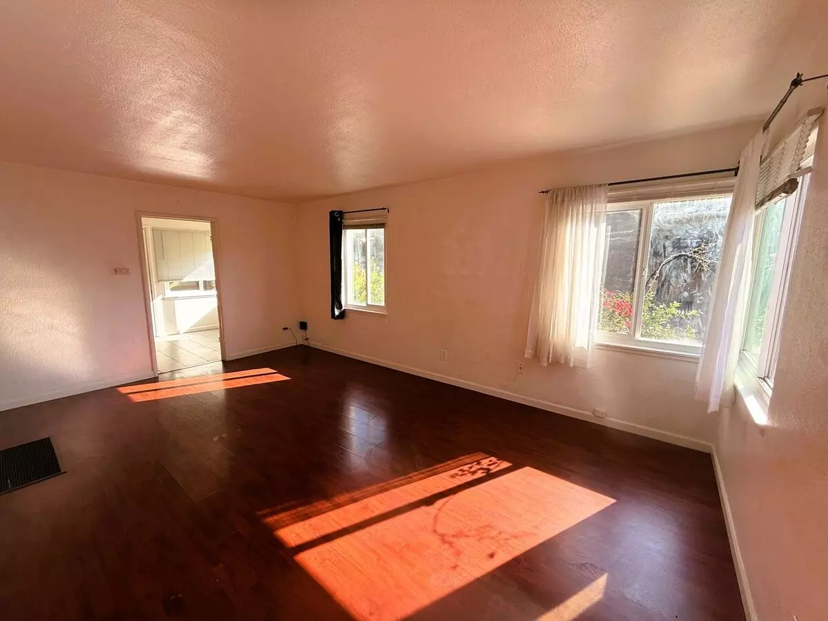 491 Stow Ave photo 5