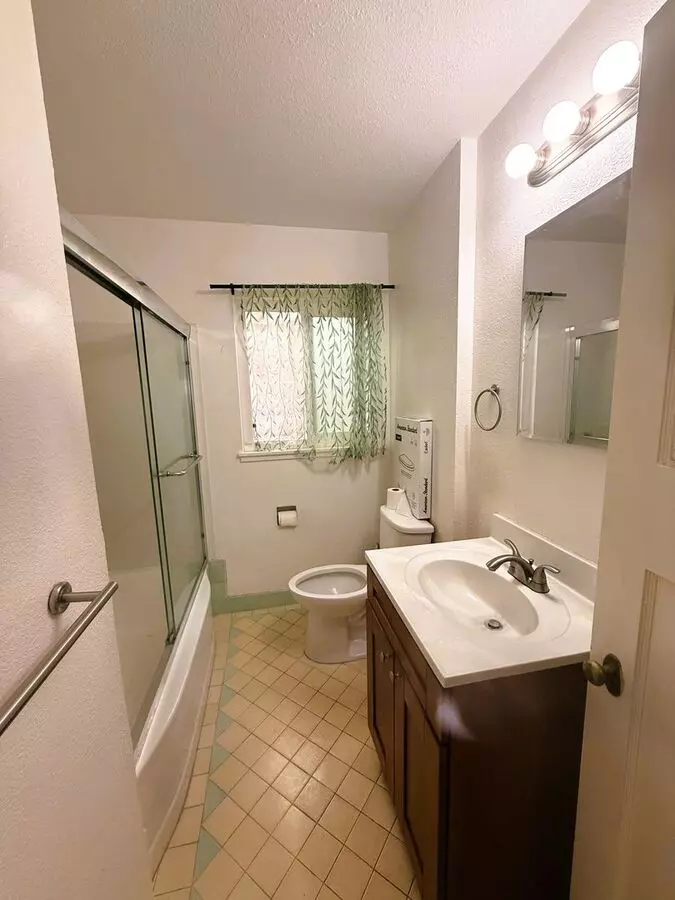 491 Stow Ave photo 4