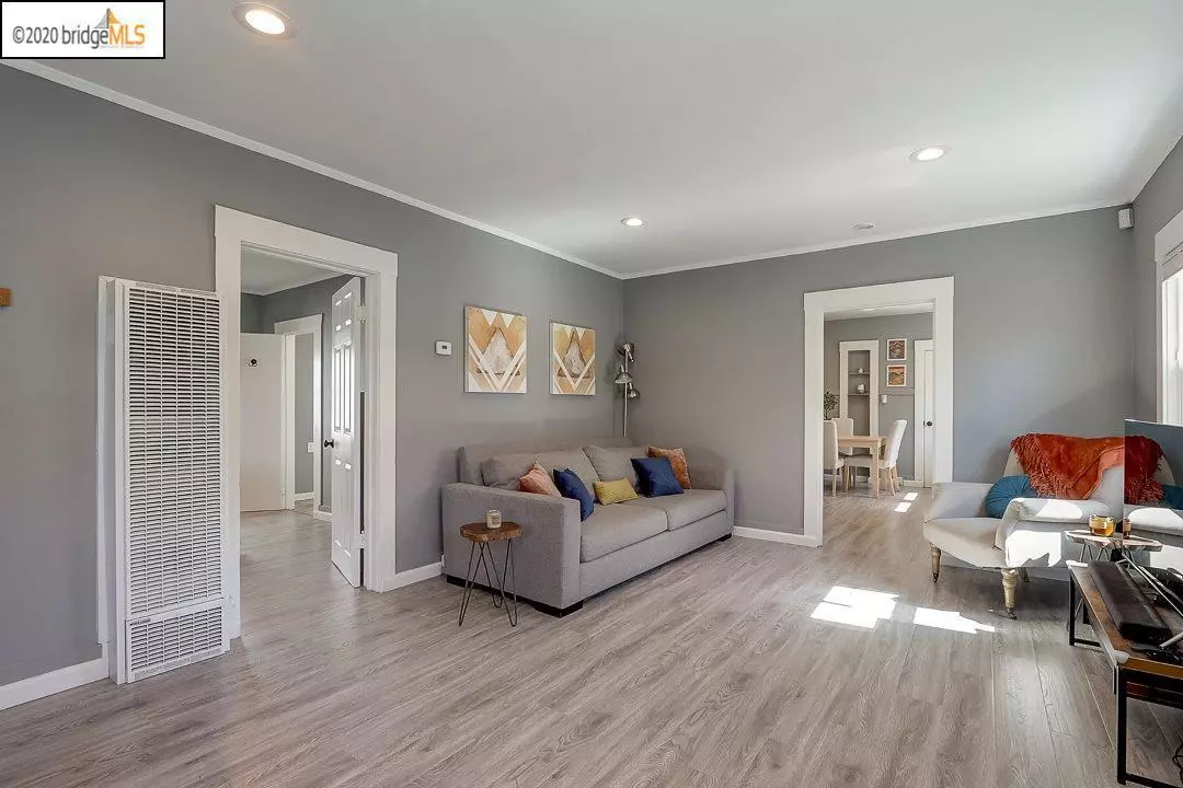 5217 Bancroft Avenue, Oakland, CA 94601 photo 2