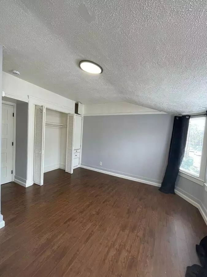 527 Merrimac St photo 2
