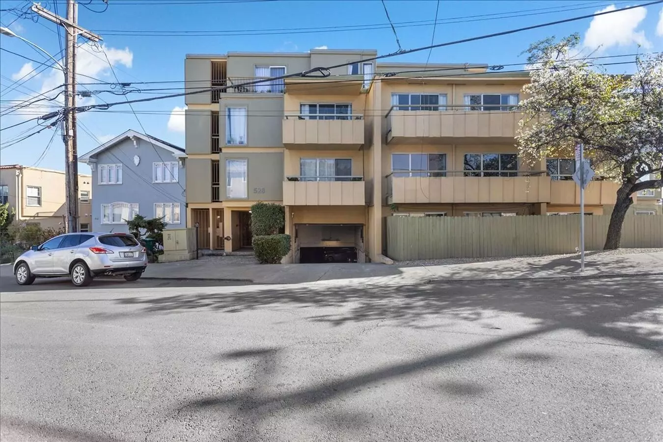 Apartments on Merritt Ave · Oakland photo 2