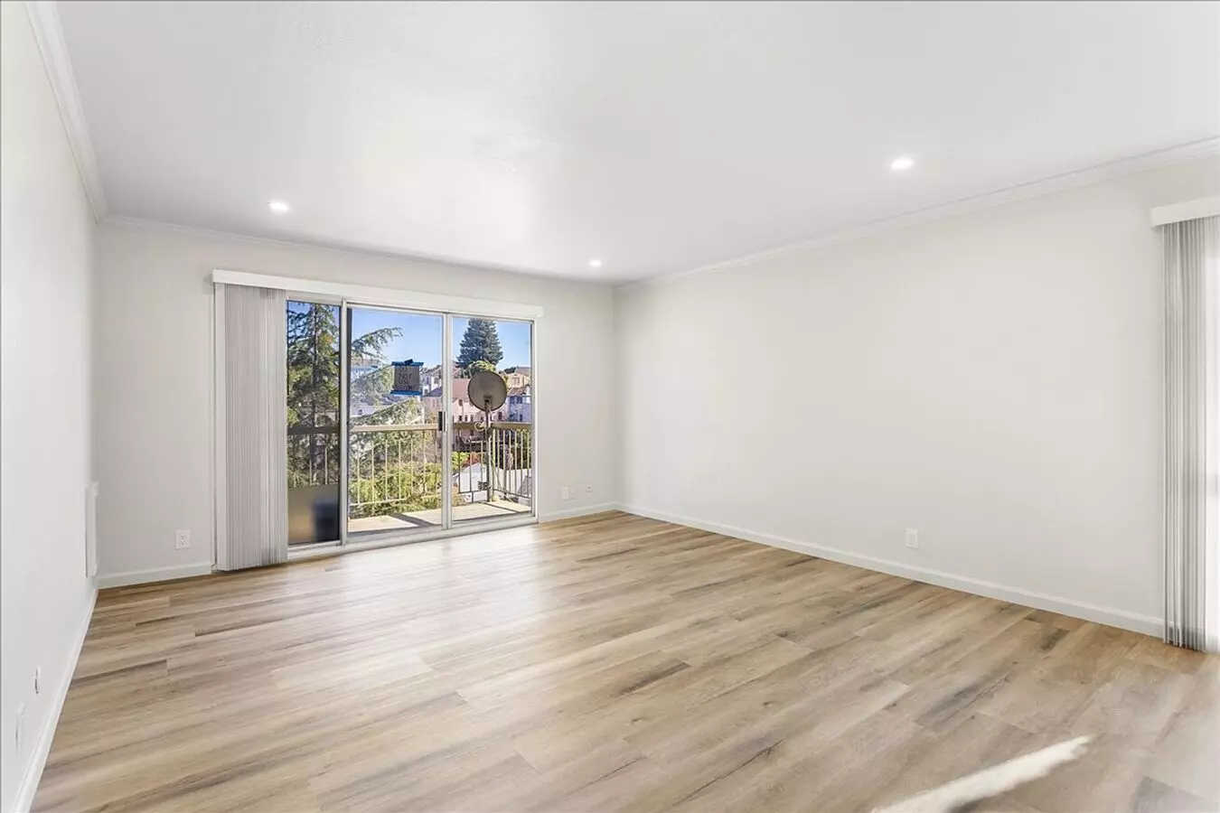 Apartments on Merritt Ave · Oakland photo 3