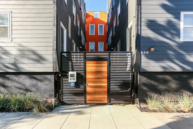 553 Sycamore St photo 4