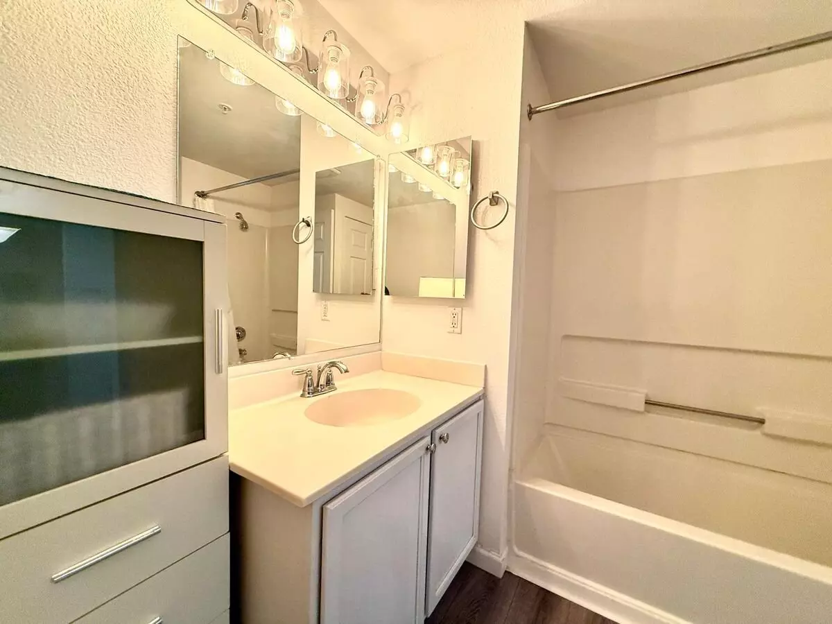 Secure Downtown Oakland 2 Br,2 Ba With Garage Parking, Ev Charging photo 5