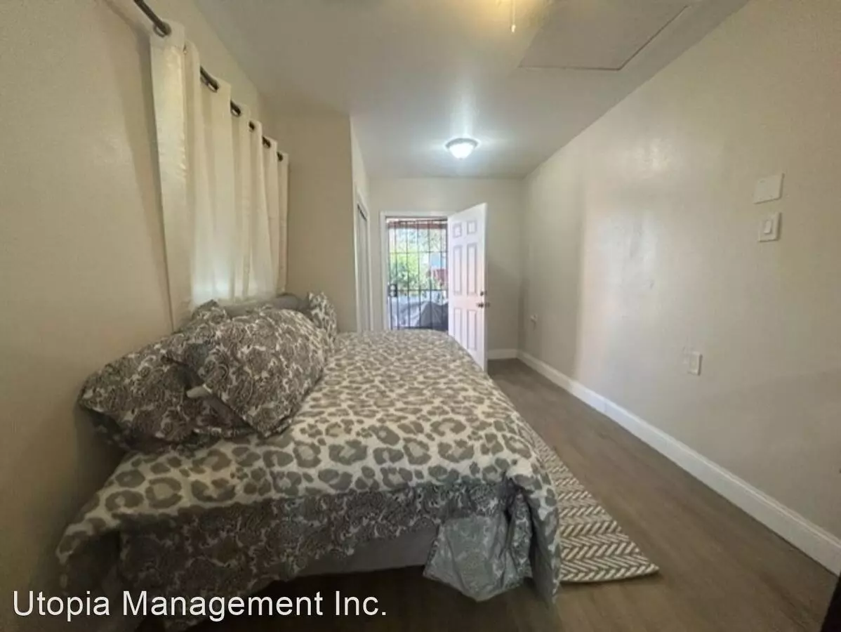 556 Stoneford Ave photo 5