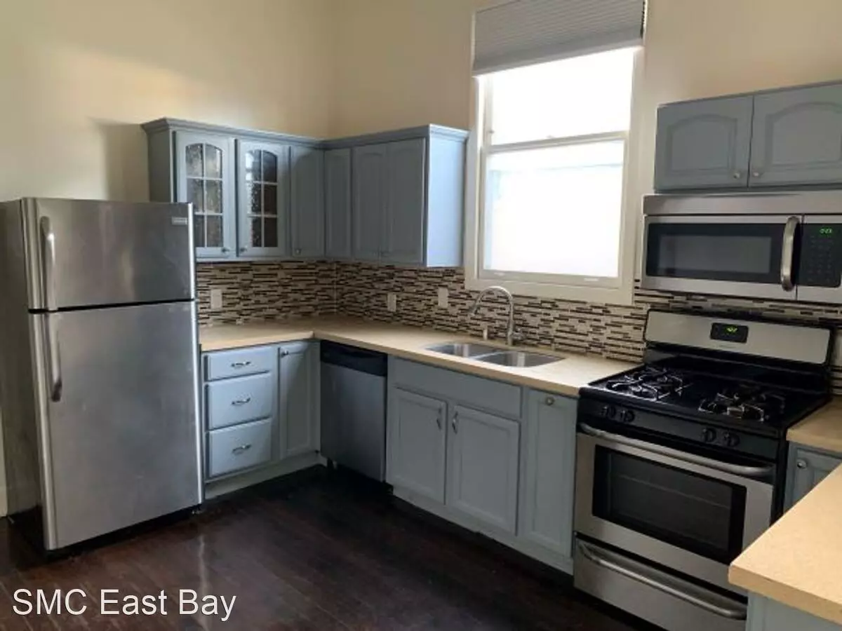631 W Grand Ave photo 4