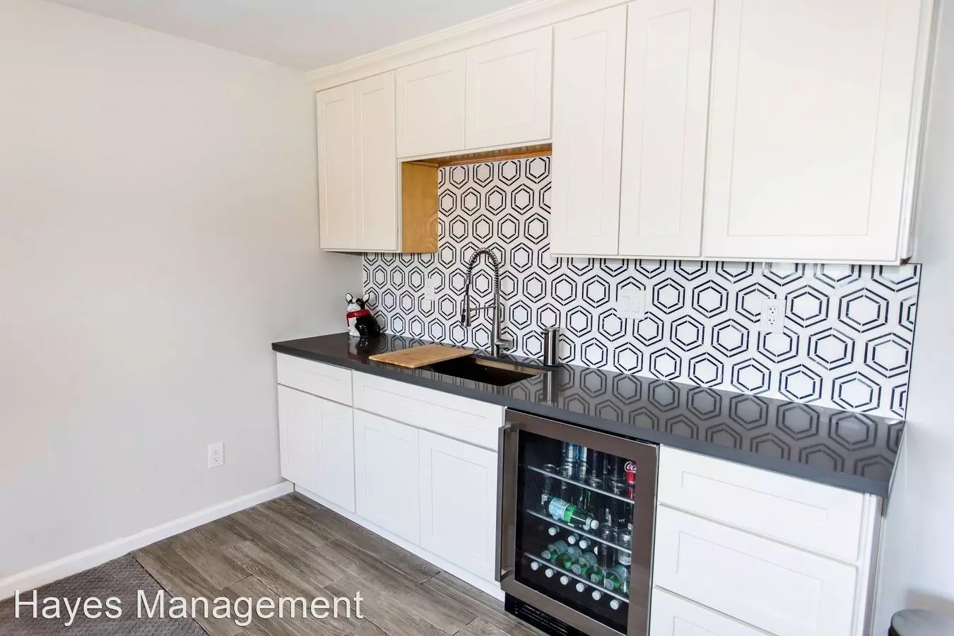 Fully Renovated Modern 4 Bedroom Home in Rockridge with Views photo 2