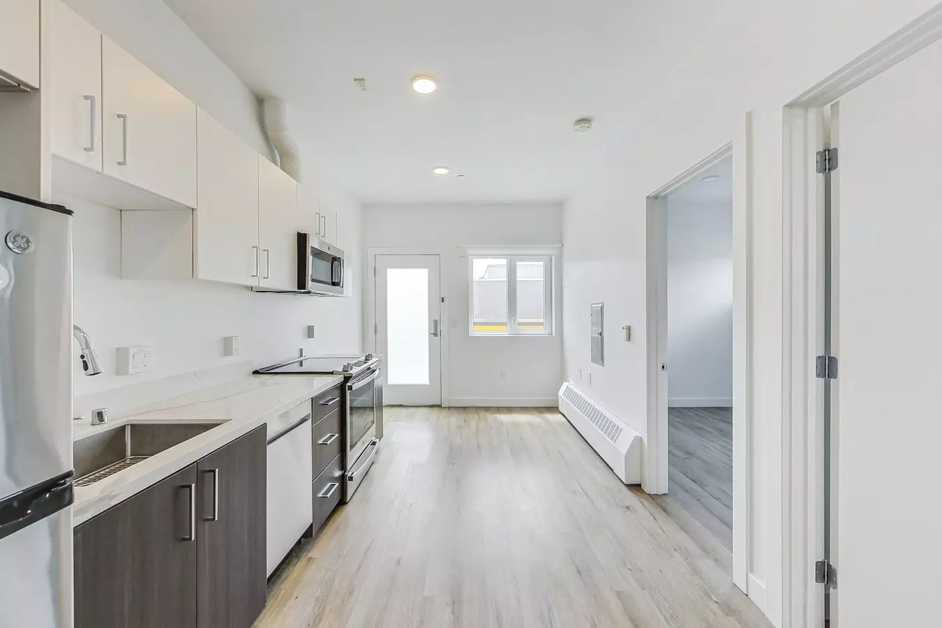 669 24th St photo 3