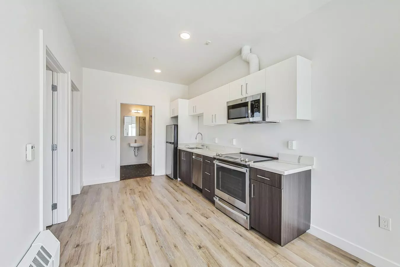 669 24th St photo 4