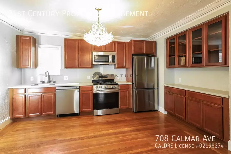 708 Calmar Ave photo 5