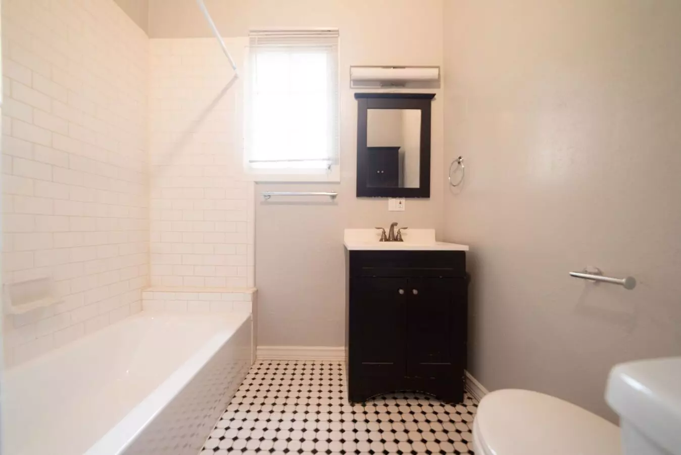 743 Warfield Ave. photo 4