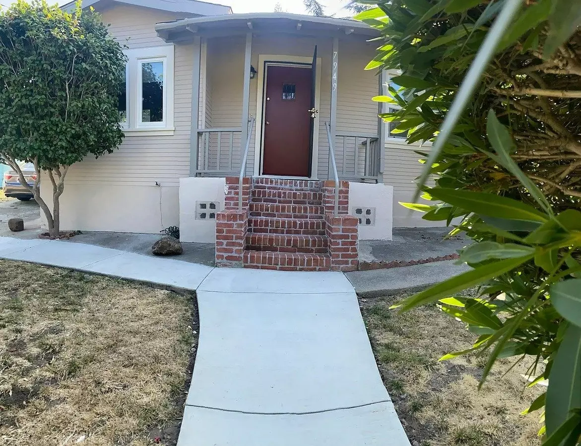 7949 Earl St photo 2