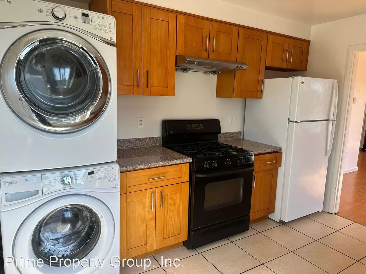 8634 MacArthur photo 3