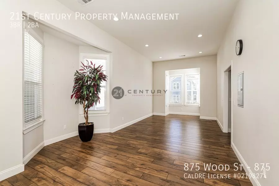 875 Wood St photo 4