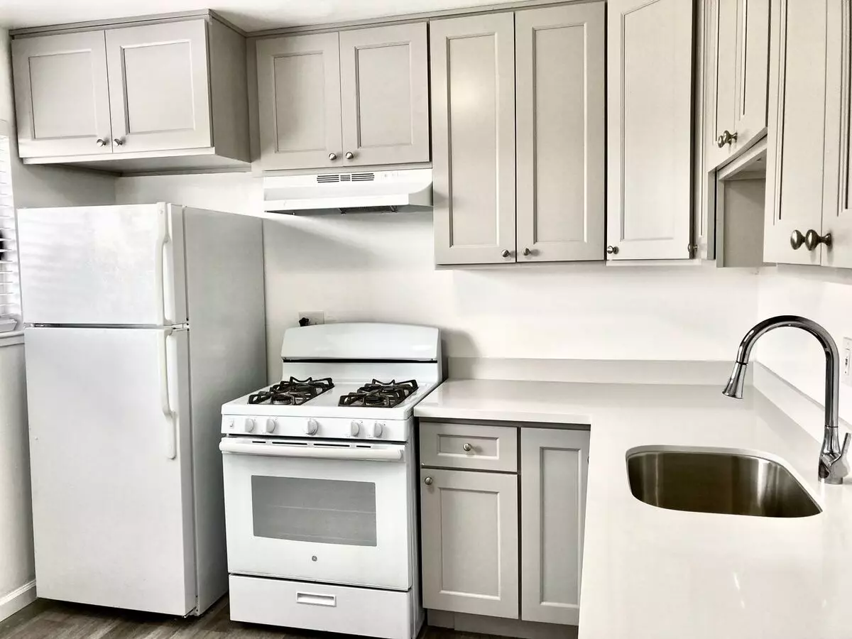 8811 A St. photo 3