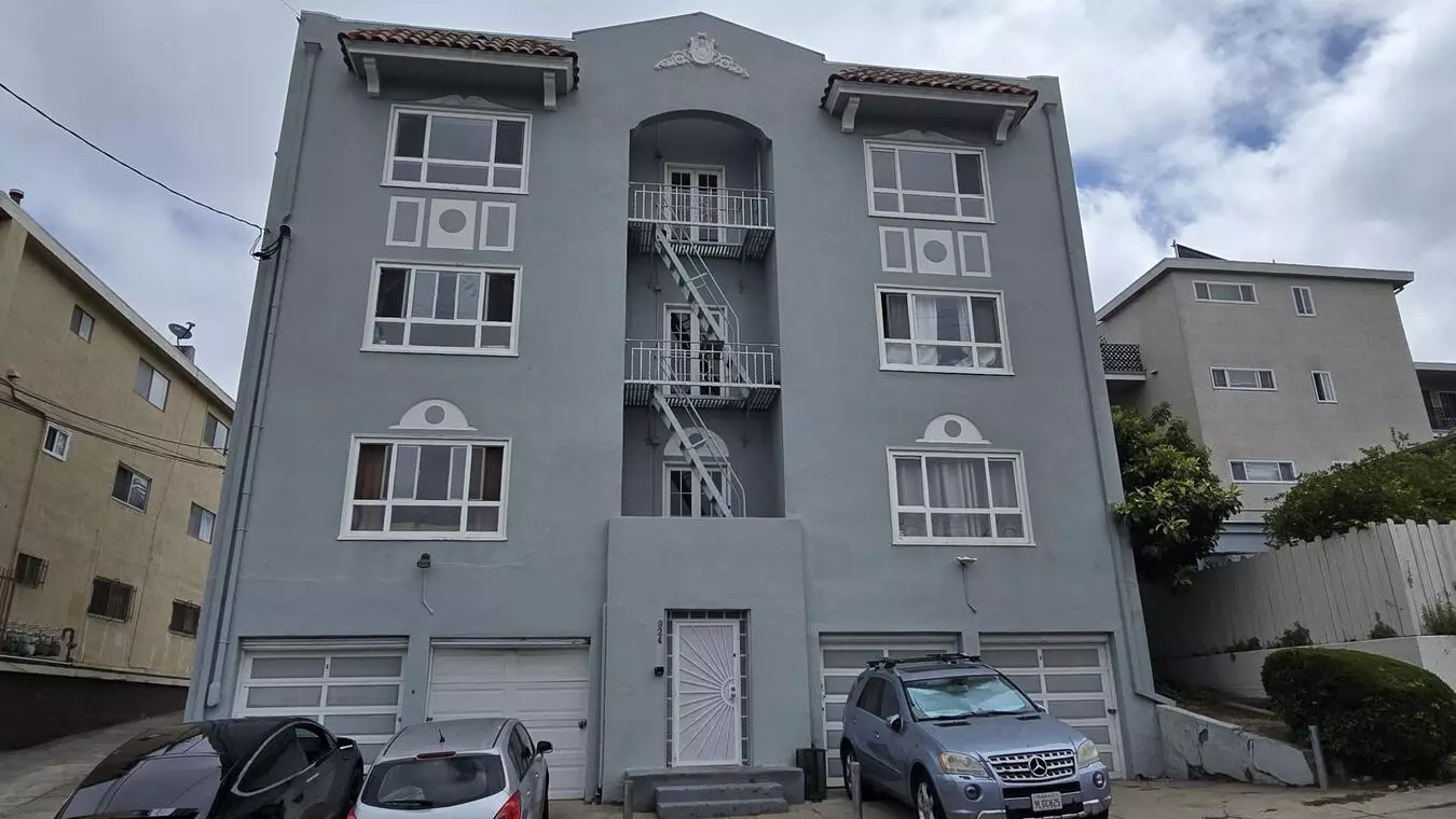 2BR/1BA Apartment on E 20th St · Oakland photo 3