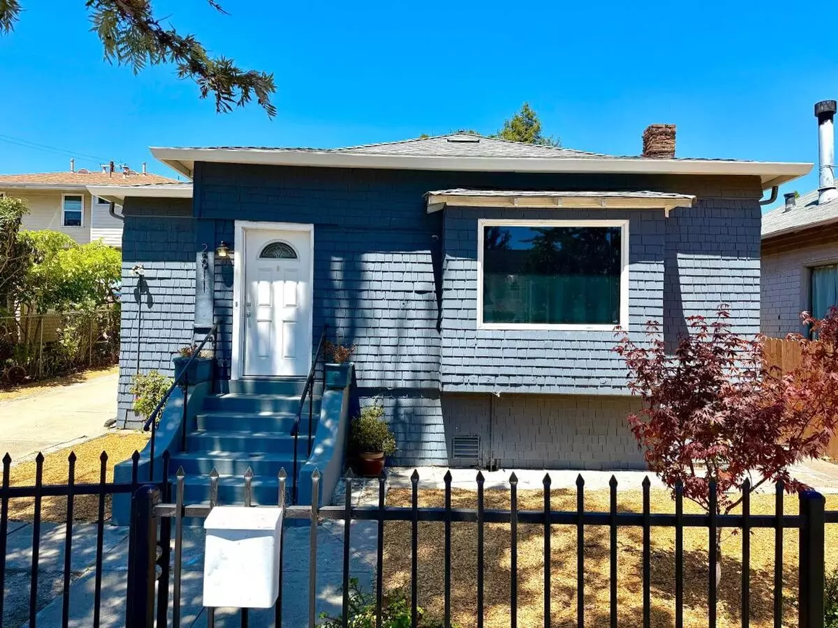 Amazing 3 Bedroom, 2 Bath Home With Gated Entry And Extra Studio photo 2