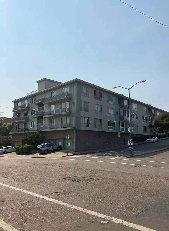 3877 Howe Street, Oakland, CA 94611 photo 2