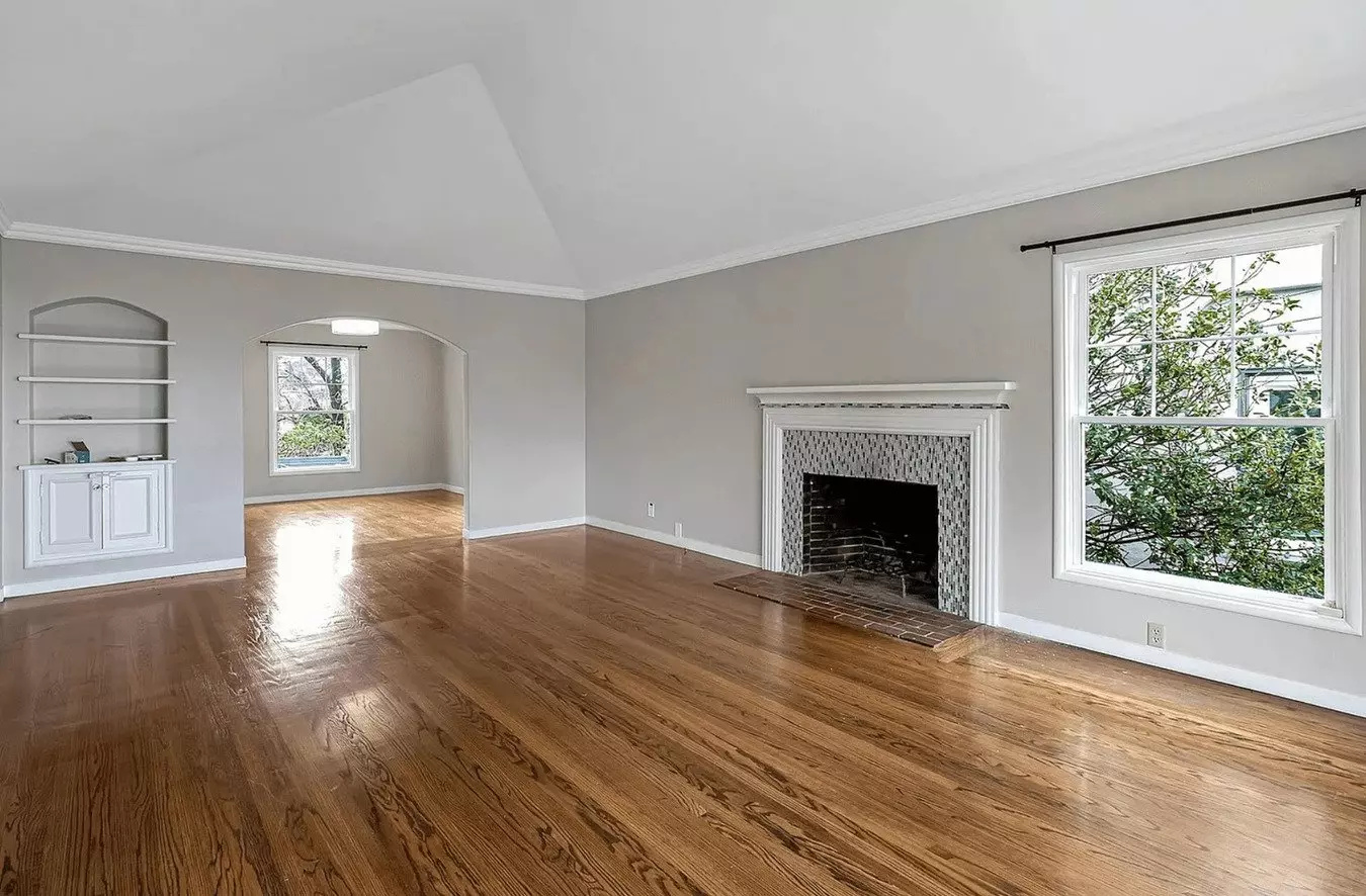 Beautiful Home In Upper Oakmore! photo 2