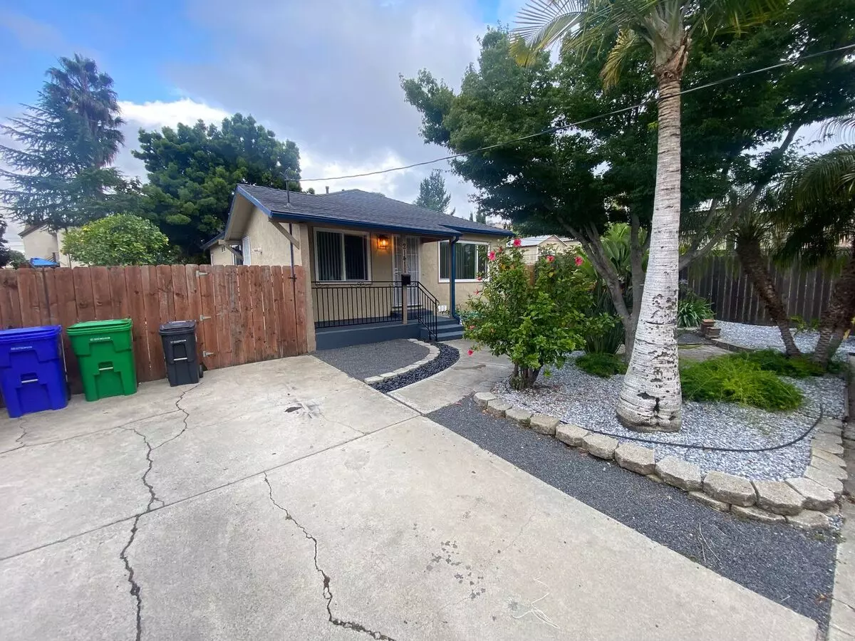 Beautiful & Spacious 3 Bedroom, 1 Bathroom Locust St Home In Cherryland – W Laundry Hook Up, Backyard & Driveway