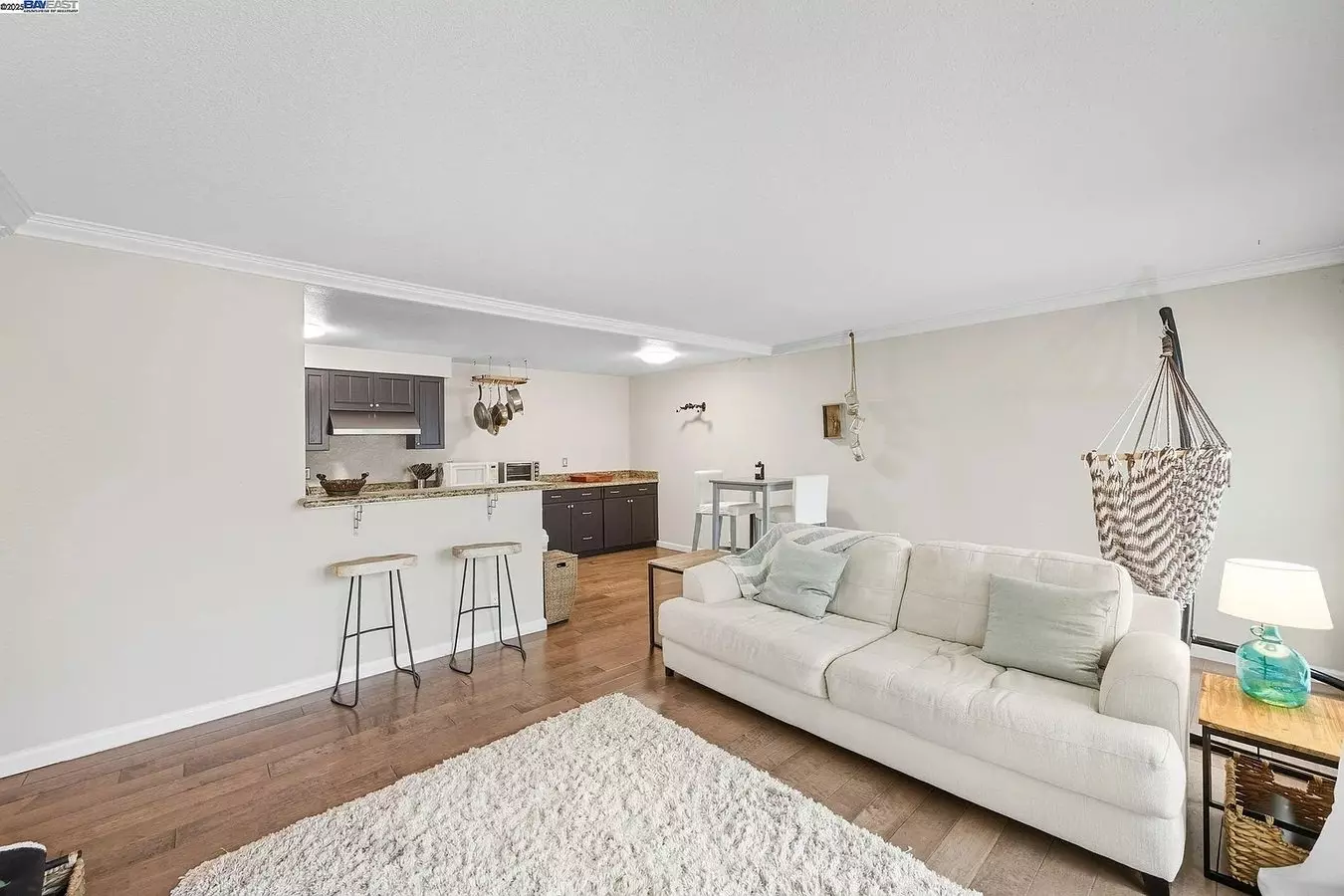 Beautifully Residence Nestled In Oakland's Sought photo 5