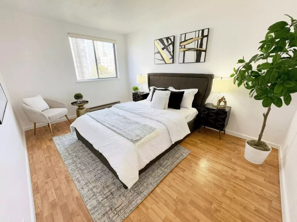 Bright Top-floor Corner 1 Bed / 1 Bath Condo In The Heart Of Oakland photo 3
