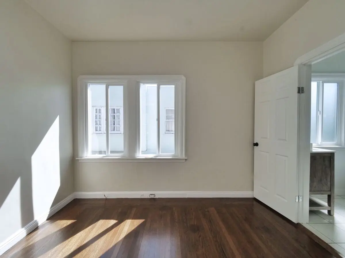 Charming 3 Bedroom 2 Bathroom Home Available photo 5