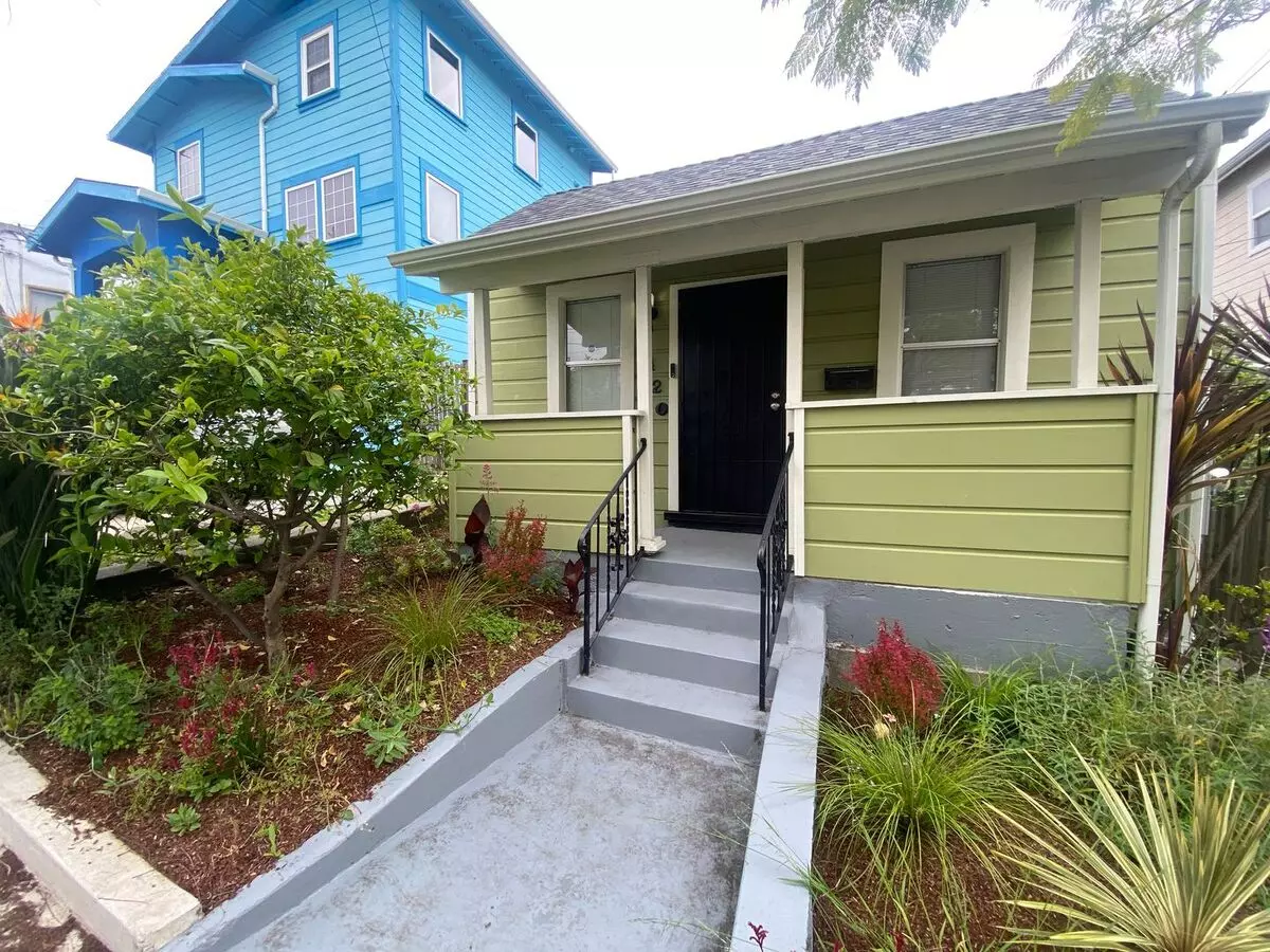 Charming Oakland Home In Desirable Neighborhood photo 3