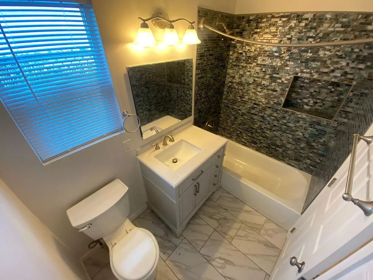 Charming Oakland Home In Desirable Neighborhood photo 5