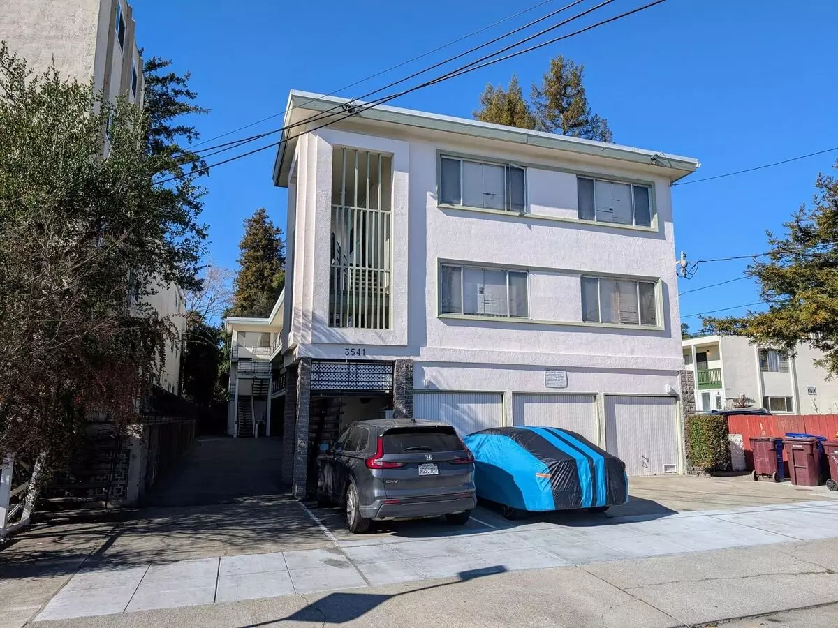 Remodeled Two Bedroom Flat On The Ground Level
