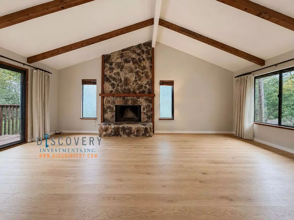 Contemporary Montclair Retreat Designed For Indoor-outdoor Living photo 3
