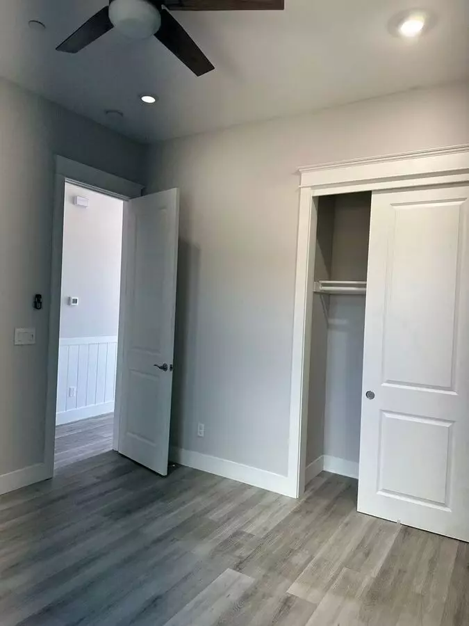 832 Pine St, Oakland (Apartment) photo 5