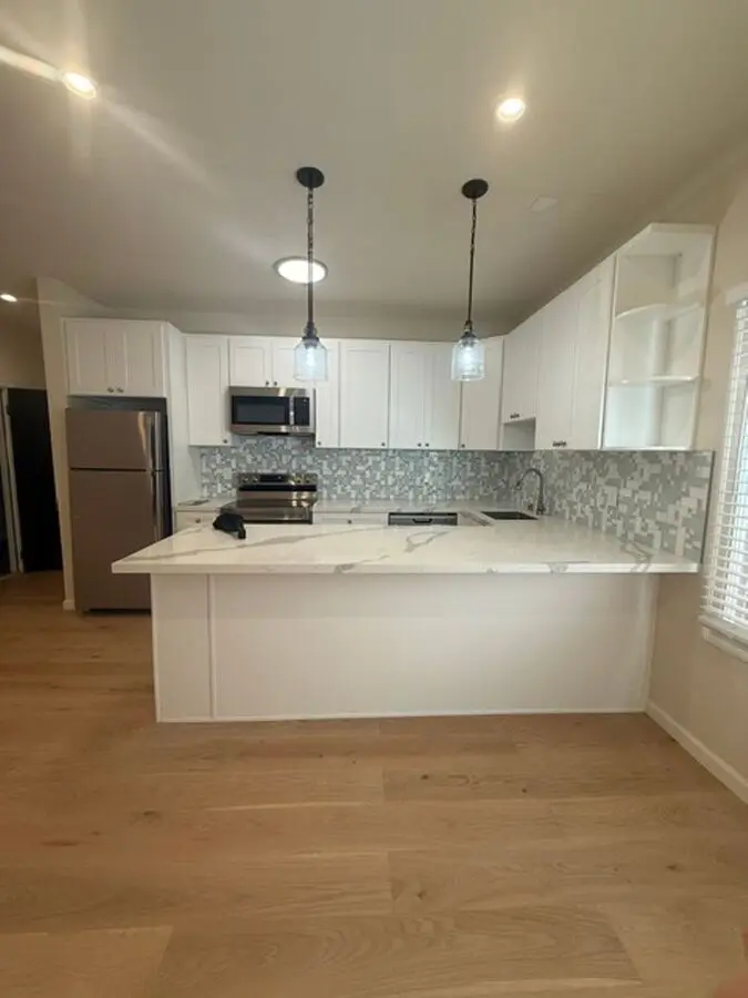Open House: Sunday (8/3) 1:45pm-2:15pm. Elegant, Contemporary 2br/1ba Apartment In Oakland's Ivy Hill Neighborhood (2440 8th Ave #17) photo 4