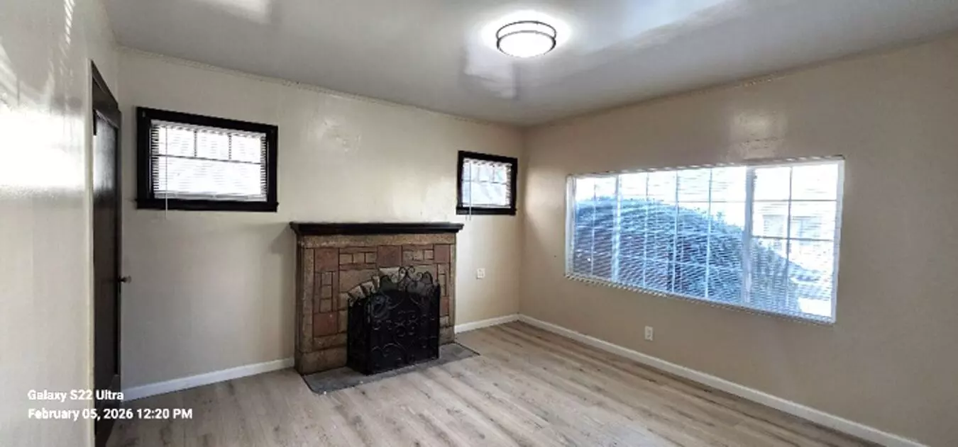 Fully Renovated 1 Bed 1 Bath In Heart Of Oakland Close To Childerns Hospital Ready For Lease photo 4