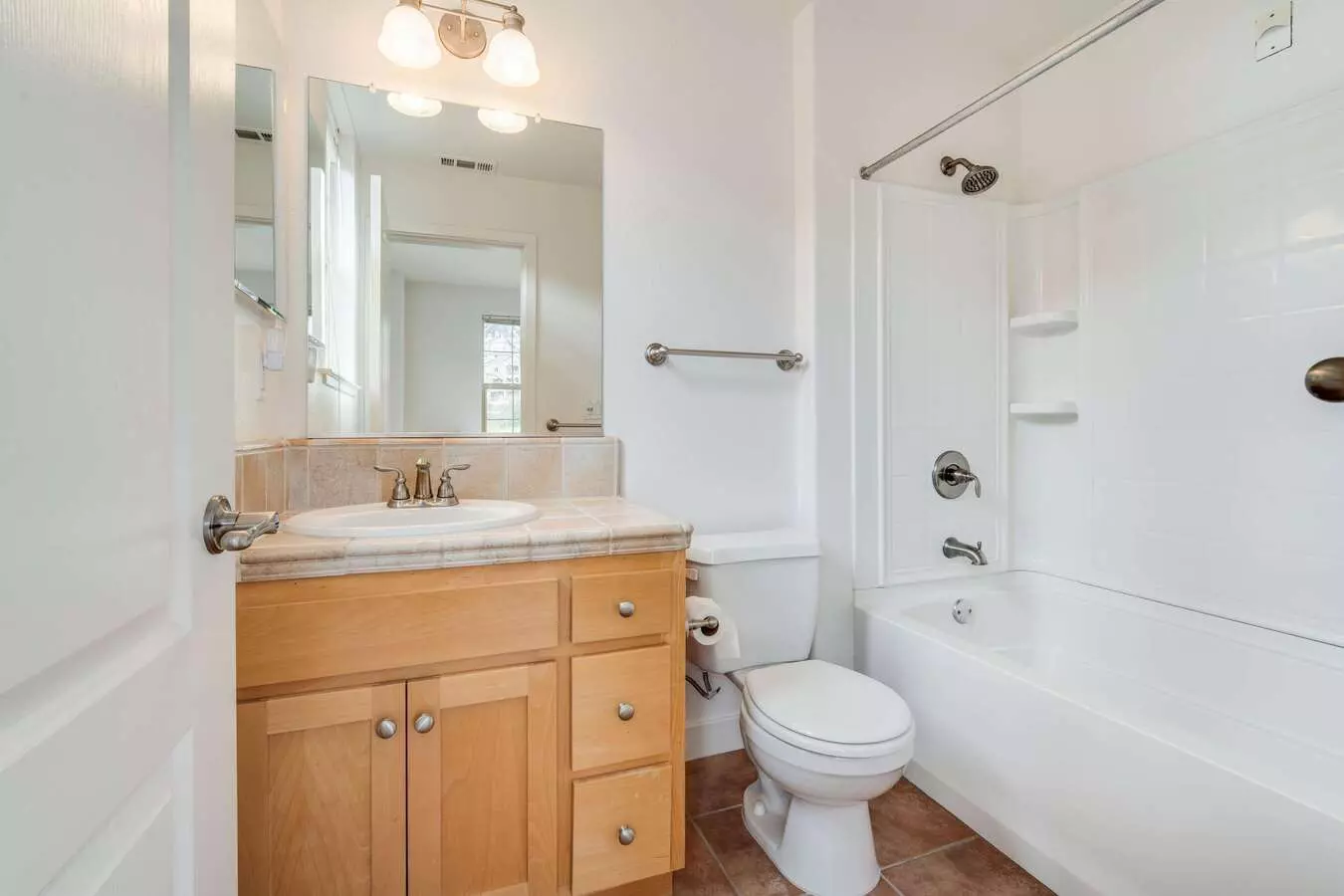 Great Oakland Hills Townhome With Amenities photo 5