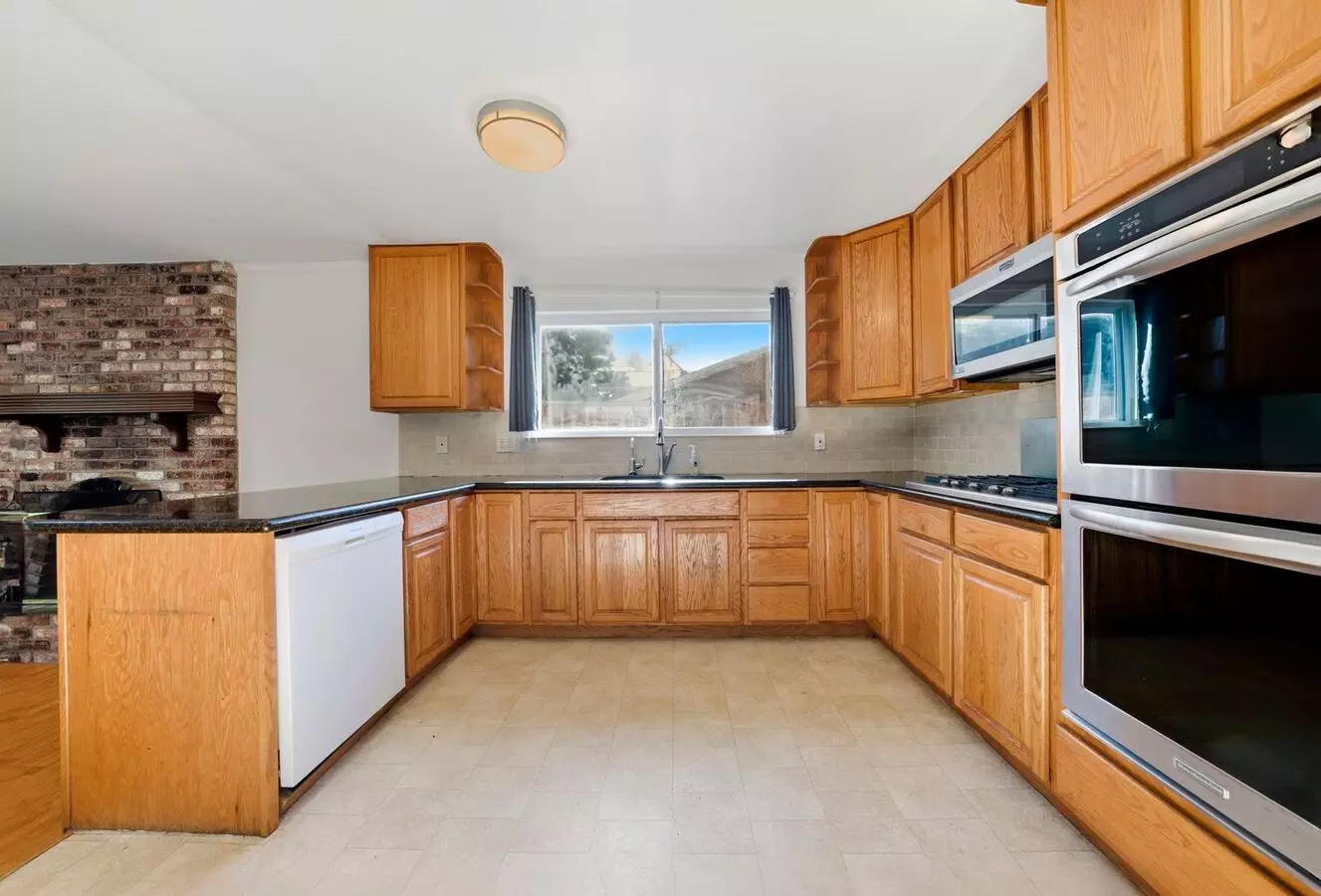 7750 Surrey Lane, Oakland, CA 94605 photo 2
