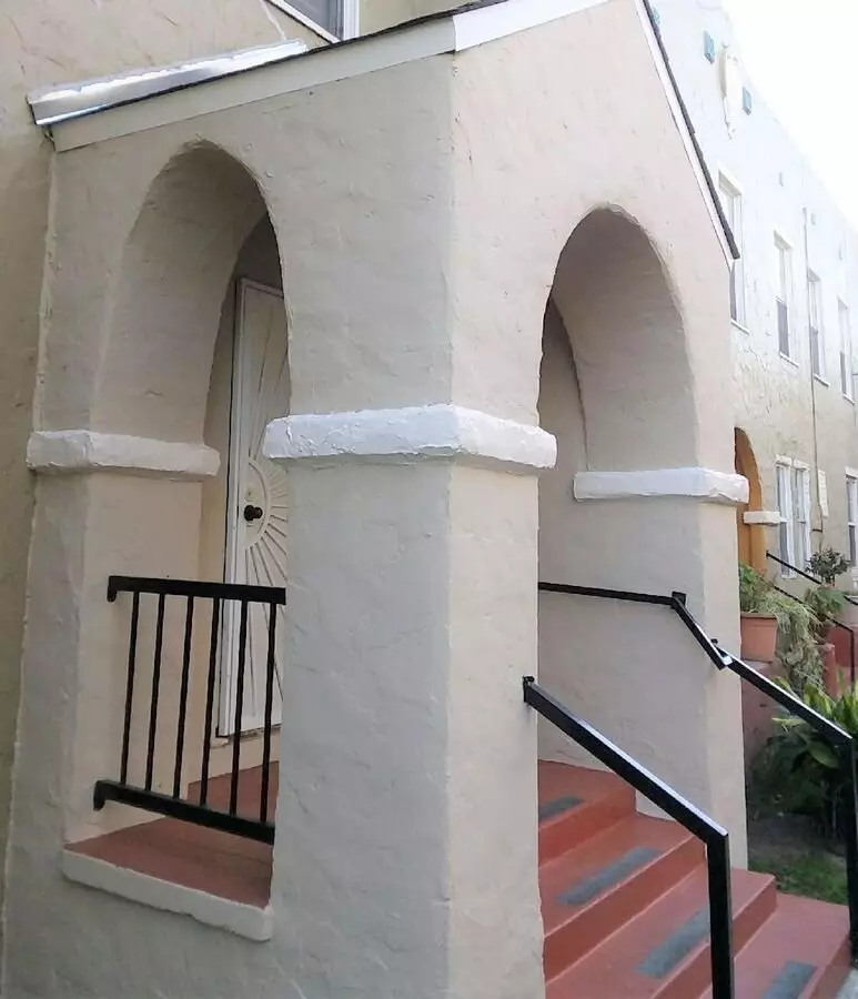 Los Robles Apartments photo 3